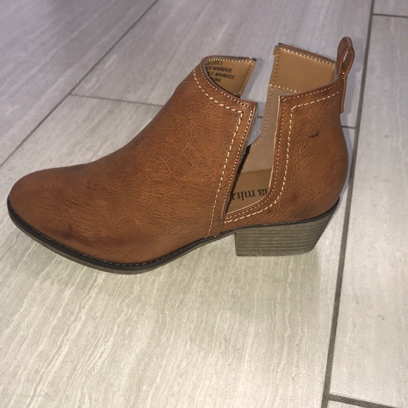 Olivia Miller cut out ankle boots - Picture 4 of 8